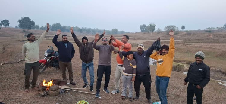Giridih News :देवरी, राजधनवार व डुमरी के पिकनिक स्थलों में जुटे सैलानी