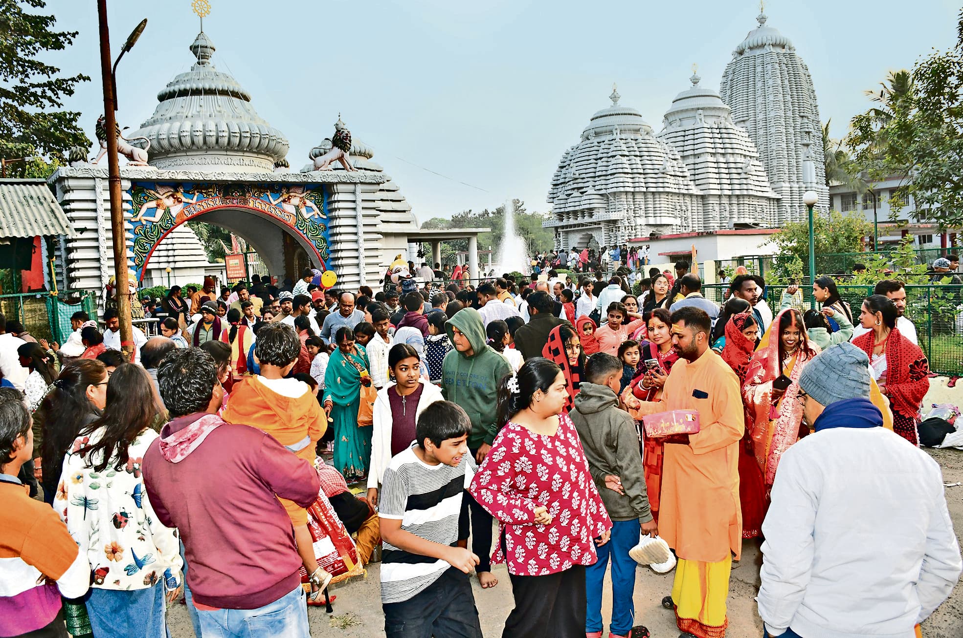 Bokaro News : नववर्ष 2026 का हुआ शानदार आगाज : मंदिरों में लगी कतार, पिकनिक स्पॉट रहें गुलजार