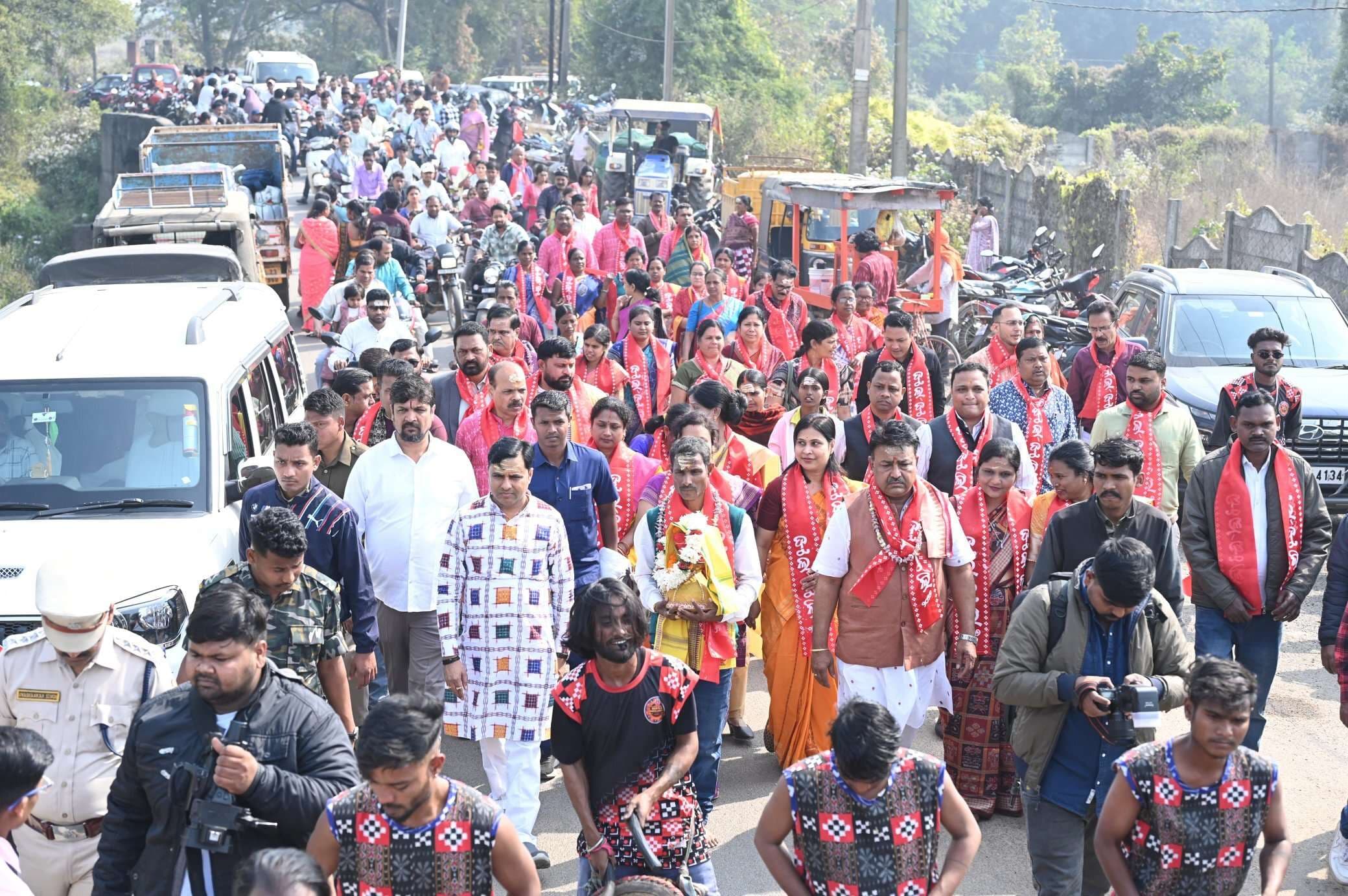 Jharsuguda News: पारंपरिक नृत्य-संगीत, ढोल-ताशे की धुन पर अघोरी नृत्य ने मोहा मन
