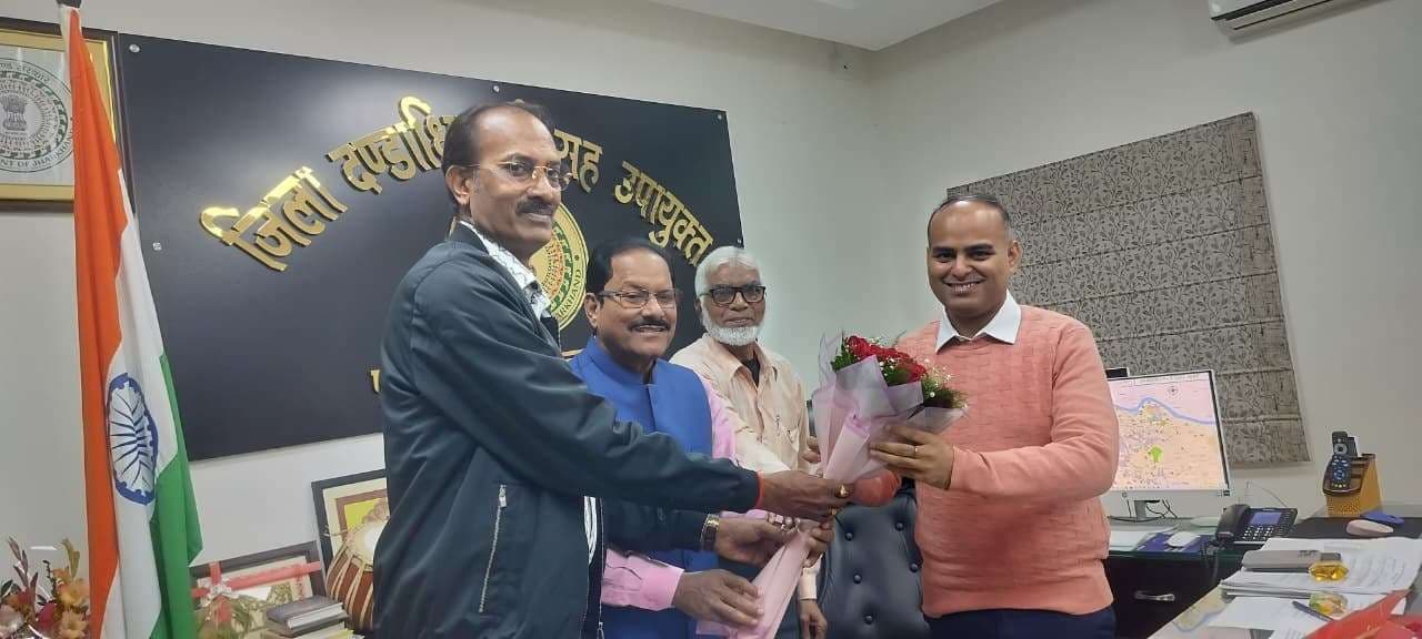 Jamshedpur News : नव वर्ष विचारों, आदतों और लक्ष्यों को सकारात्मक दिशा देने का अवसर : कर्ण सत्यार्थी