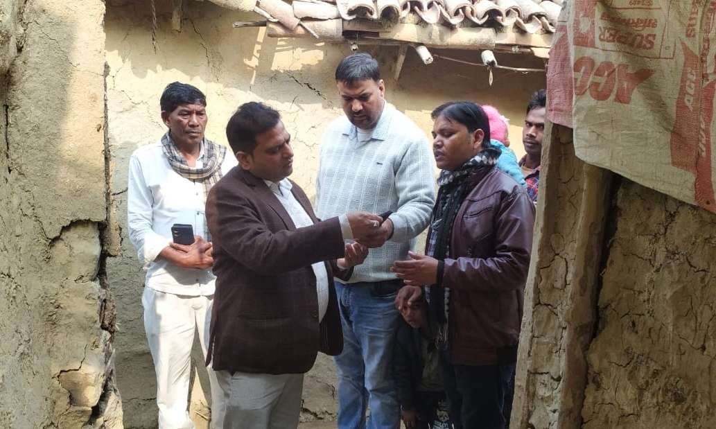 बीडीओ ने आवास योजना के लाभार्थियों का किया भौतिक सत्यापन