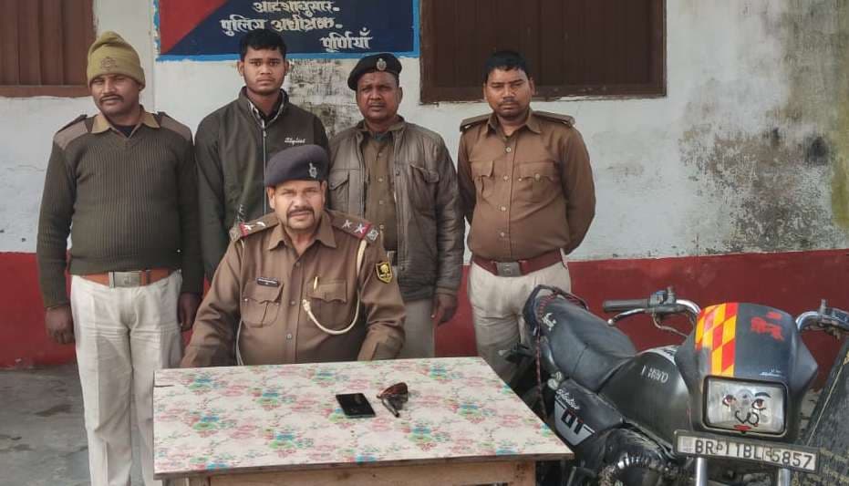 वाहन जांच में कट्टा के साथ अपराधी गिरफ्तार