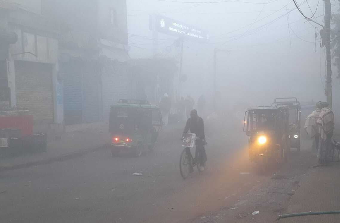 घने कोहर व शीतलहर से लोग परेशान, जनजीवन अस्त-व्यस्त