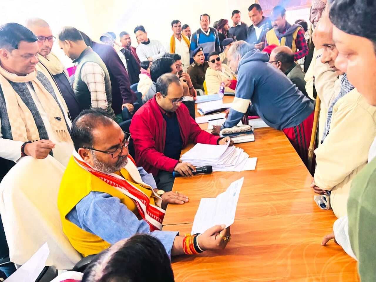 प्रखंड परिसर में  विधायक ने जनता दरबार में सुनी फरियाद