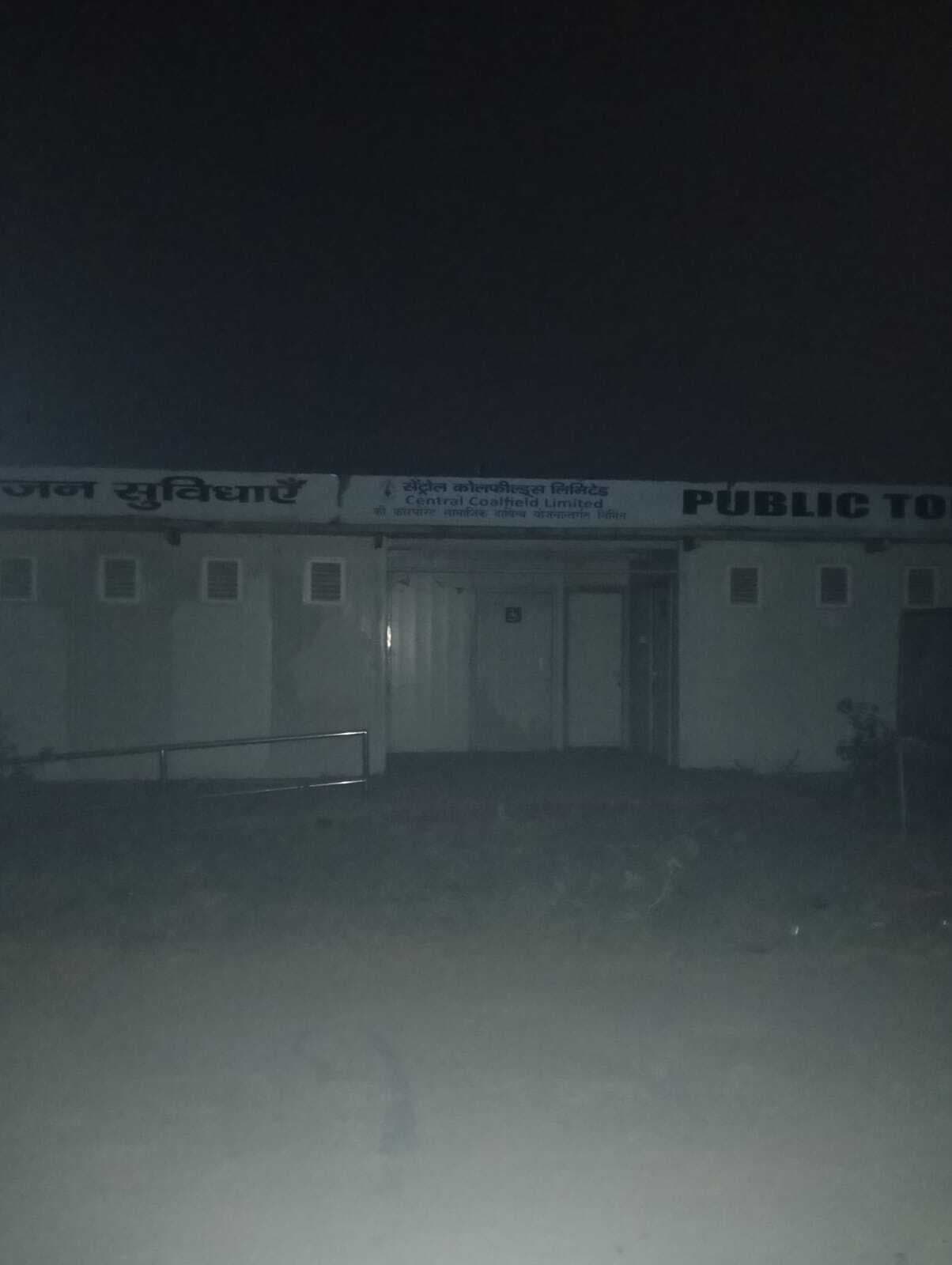 निर्माण के चार वर्ष बाद भी उपयोग में नहीं है शौचालय