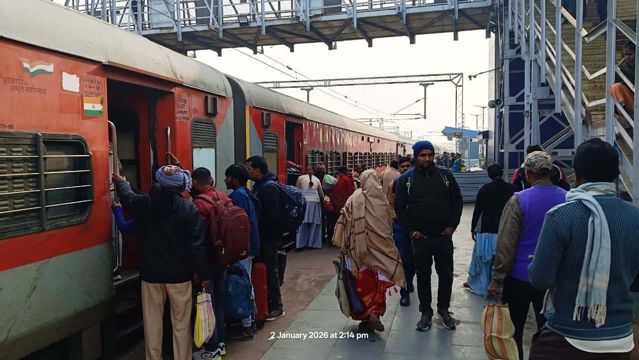 विक्रमशिला सुपरफास्ट एक्स 6 घंटा व ब्रह्मपुत्र मेल 7 घंटे विलंब से पहुंची जमालपुर