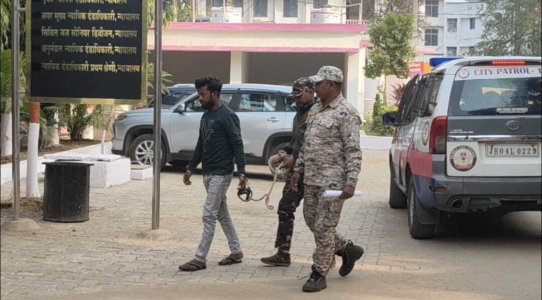 नाबालिग को भगाने का आरोपी राजमिस्त्री गुजरात से गिरफ्तार