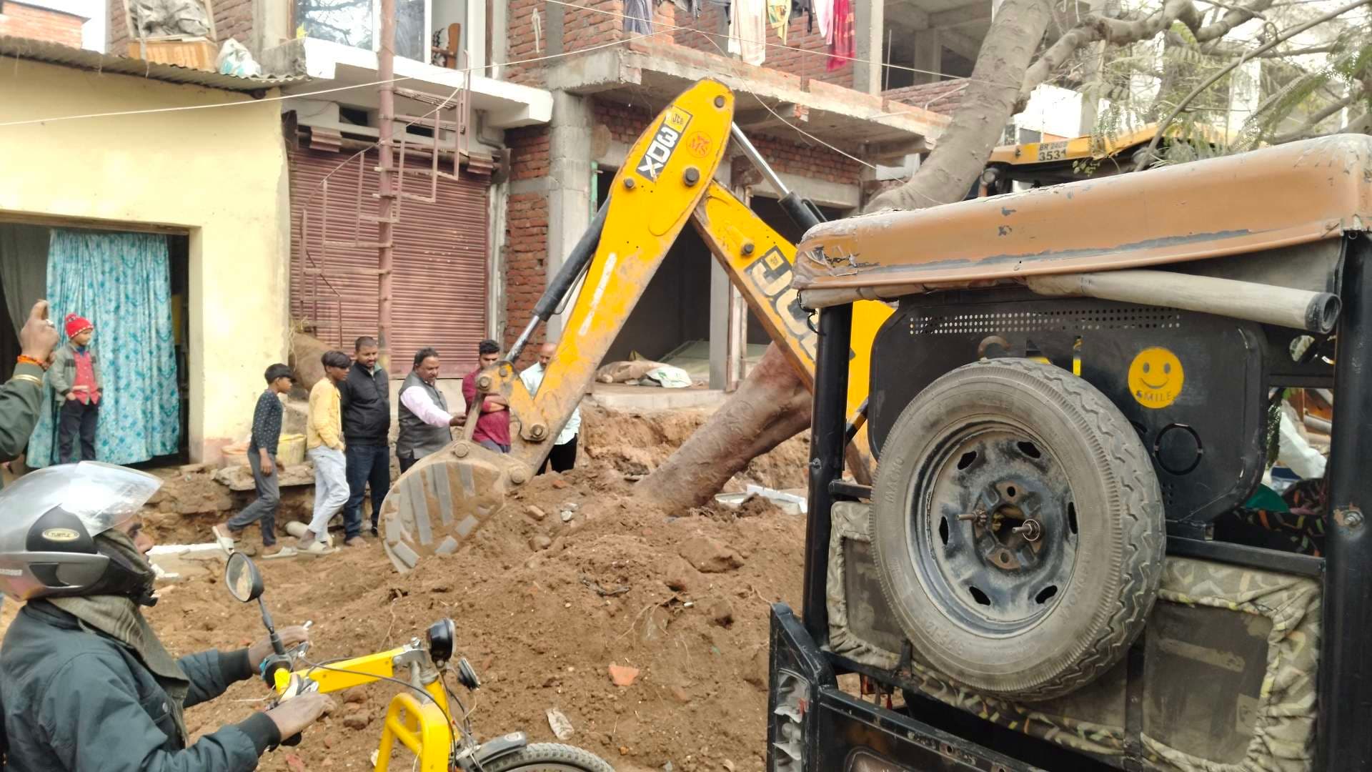 Aurangabad News : मौलाबाग में विशाल पेड़ गिरने से कई घंटे तक आवागमन रहा बाधित