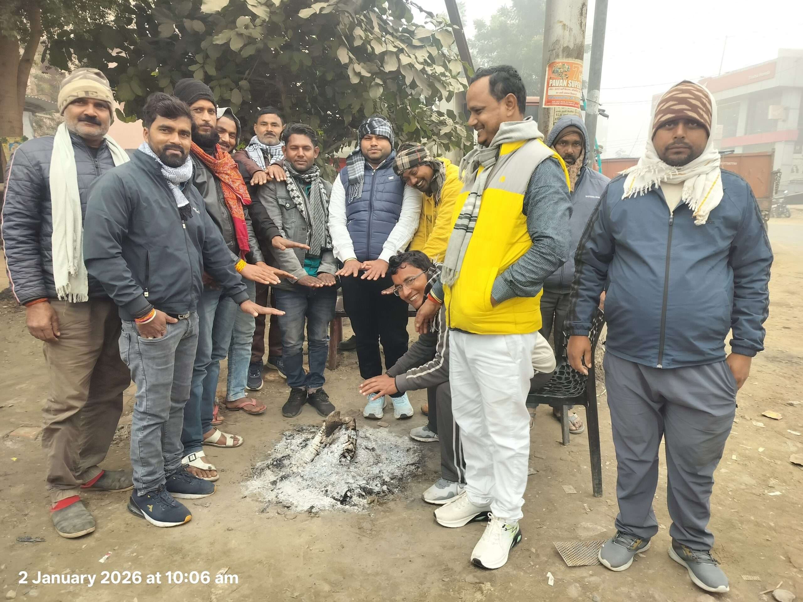 नौ डिग्री पर पहुंचा तापमान: ठंड व कुहासे से जनजीवन प्रभावित, अस्पताल में बढ़ी मरीजों की भीड़