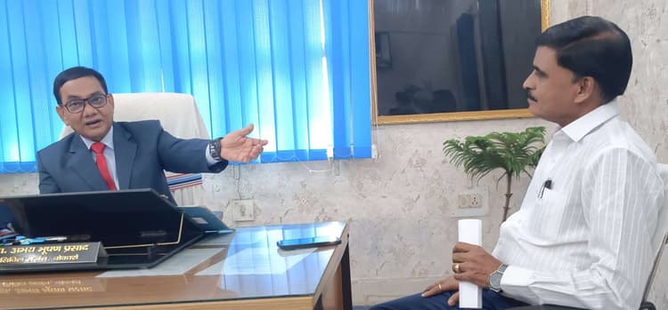 Bokaro News : लक्ष्य के अनुरूप कार्य करें एमओ व स्वास्थ्यकर्मी : सिविल सर्जन