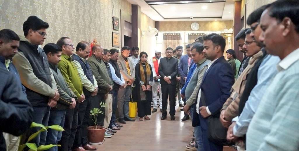 Bokaro News : राजस्व शाखा के कार्यालय अधीक्षक का निधन, दी गयी श्रद्धांजलि