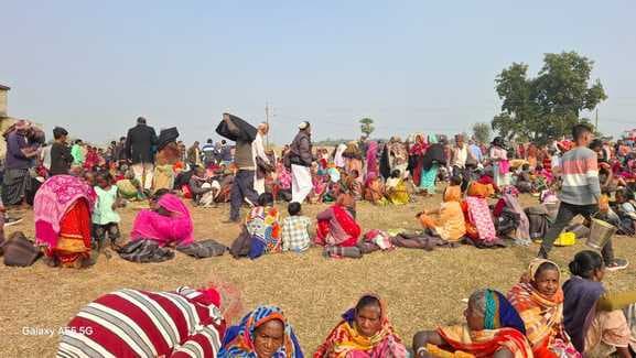 पोड़ैयाहाट में कांग्रेस ने आयोजित किया वनभोज, बांटे कंबल