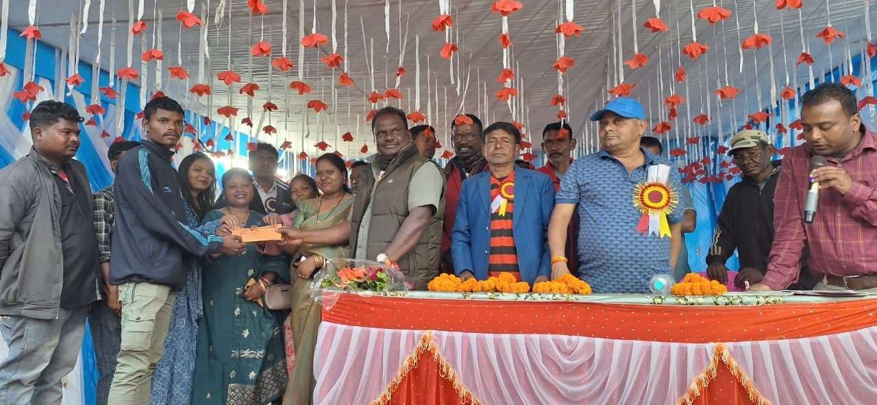 Chaibasa News : साइकिल रेस में चमक दोराय बना विजेता