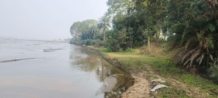 Giridih News :सकरी नदी में हर वर्ष विलीन हो सैकड़ों एकड़ भूमि