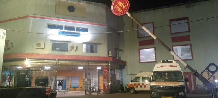 Chaibasa News : घोषणा के बाद भी रेलवे अस्पताल में ब्लड बैंक शुरू नहीं