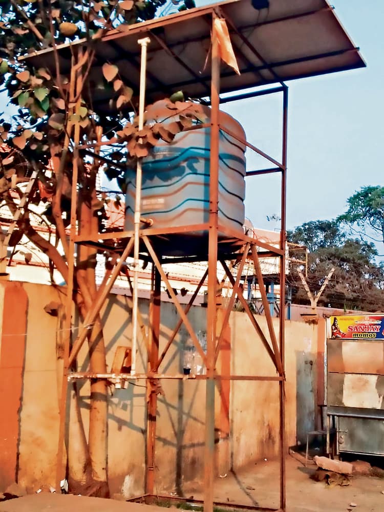 Chaibasa News : जलमीनार महीनों से खराब, पेयजल संकट