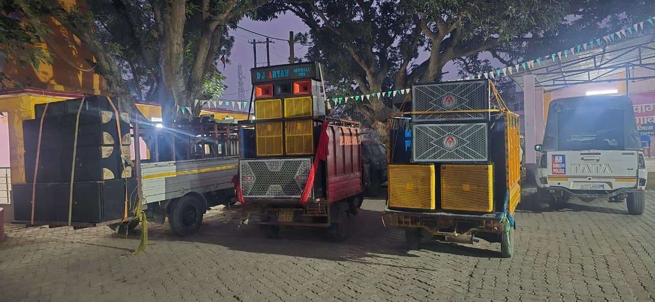 Giridih News: खंडोली में पुलिस की सख्ती, डीजे के साथ हुडदंग कर रहे तीन वाहन जब्त