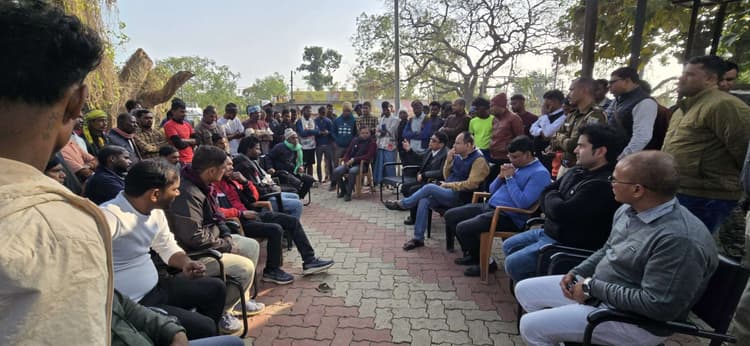 रांगा से एक किलोमीटर दूर तीखा मोड़ पर ऑटो व टैंकर चालक ने खाेया संतुलन, सीधी टक्कर के बाद मची चीख-पुकार