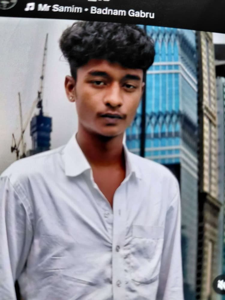 Dhanbad News: एसएनएमएमसीएच में शव देख भड़के परिजनों ने गार्ड को पीटा, डॉक्टरों से धक्का-मुक्की