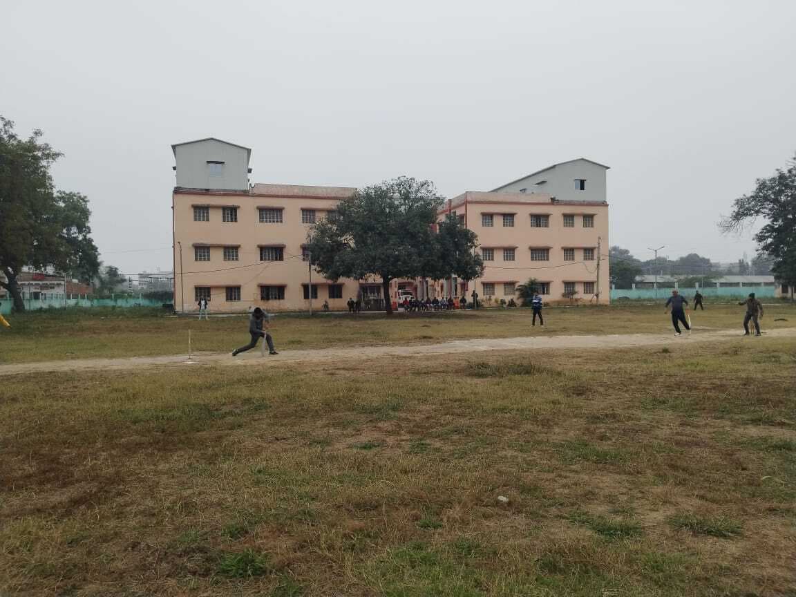 डायट में फ्रेंडली क्रिकेट मैच. छात्रों की टीम ने व्याख्याताओं को हराया