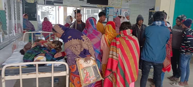 अनियंत्रित होकर टेंपो पलटा, पांच घायल, दो रेफर