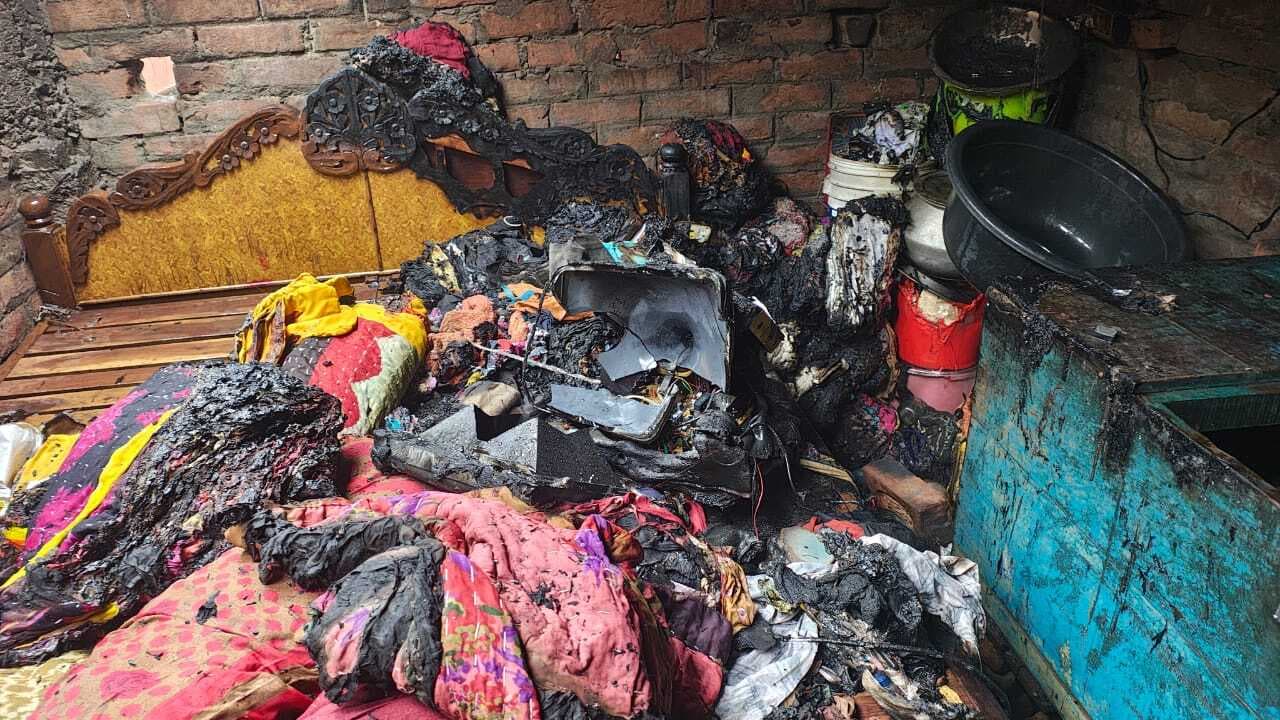 hajipur news. गैस सिलिंडर में हुए रिसाव से घर में लगी आग, लाखों की संपति राख