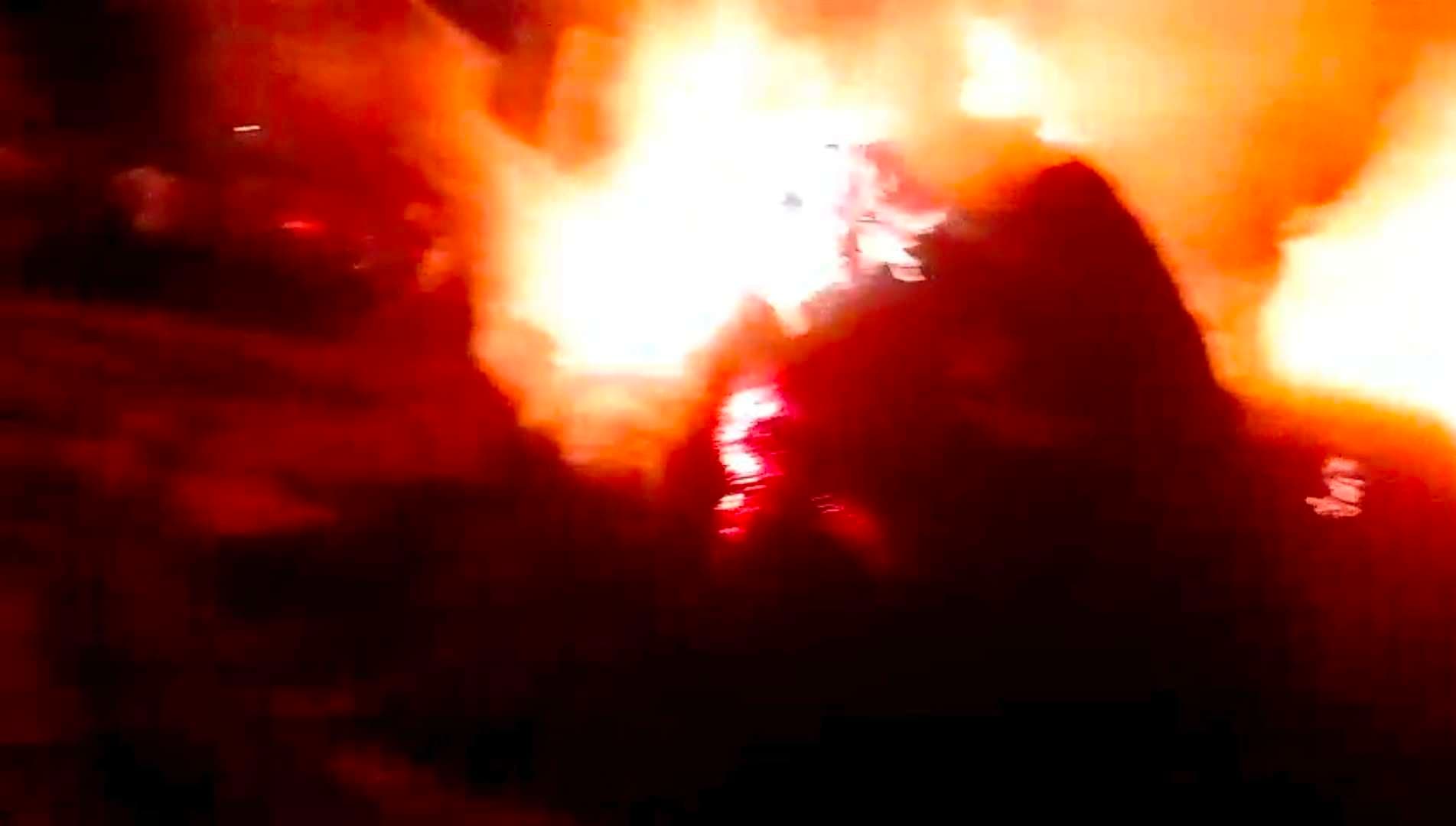 आग लगने से खलिहान में रखा पुआल खाक