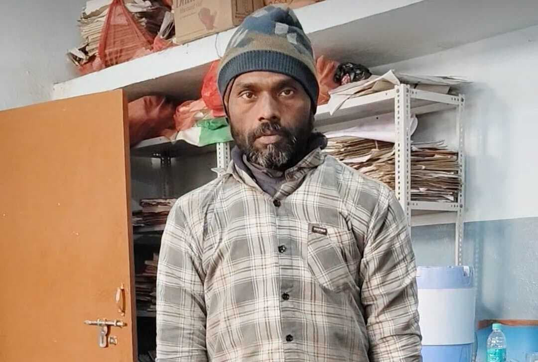 विक्षिप्त युवक को बंधक बनाकर कराता था काम, पुलिस ने कराया मुक्त