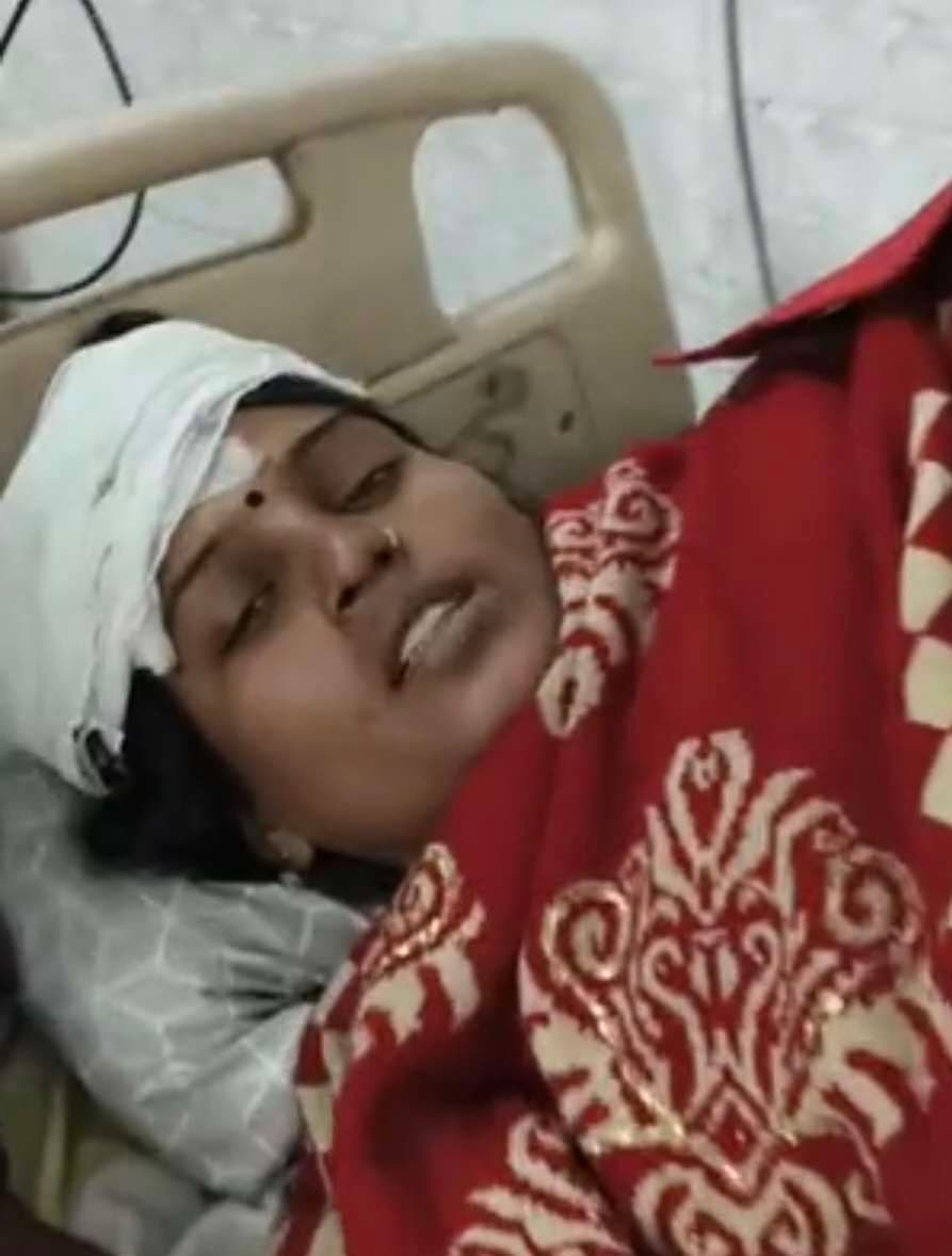 Samastipur News:पति को चोरी से रोकने पर पत्नी को चलती ठेला के आगे  फेंका