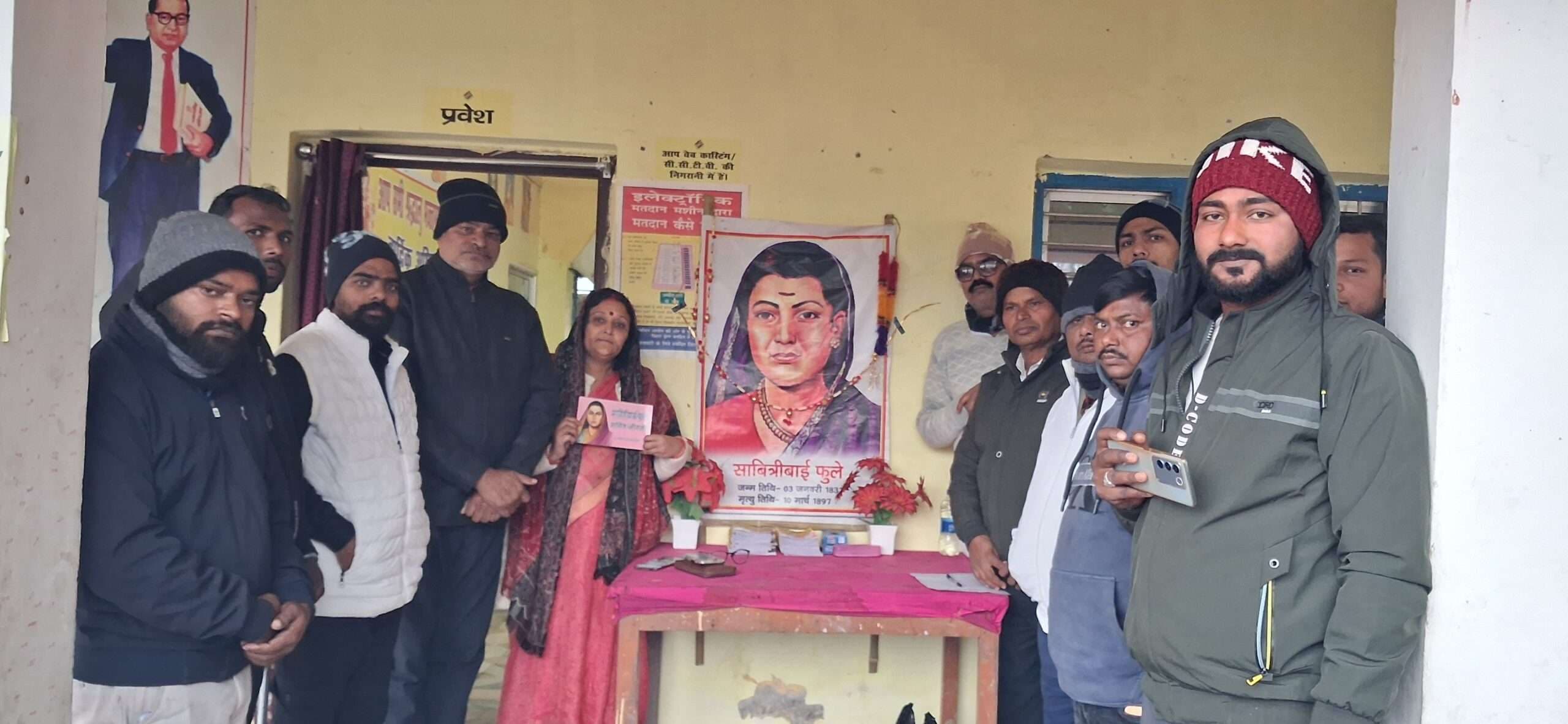 सावित्रीबाई फुले की मनी जयंती, तैलचित्र पर किया माल्यार्पण