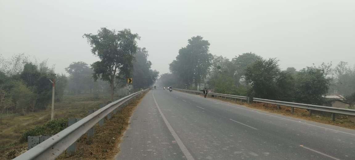 Sitamarhi : ओस की हो रही बारिश, नहीं निकली धूप, ठंड से बेहाल रही आम जिंदगी