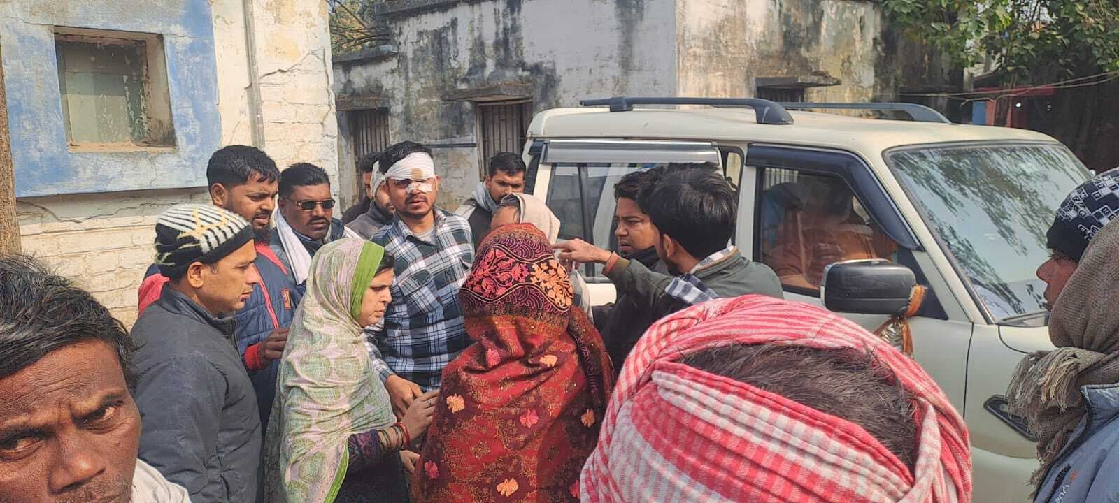 दो बाइकों की टक्कर में पांच लोग गंभीर रूप से घायल