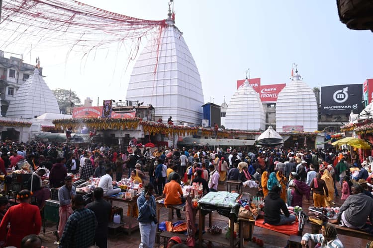 Deoghar News : बाबा मंदिर में 50 हजार श्रद्धालुओं ने की पूजा