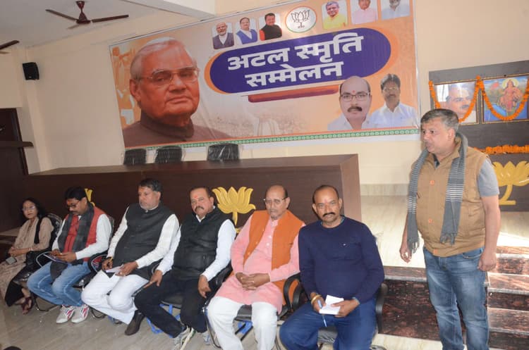 Deoghar News : भाजपा का धरना छह व सात को, दलीय आधार पर निकाय चुनाव कराने की मांग