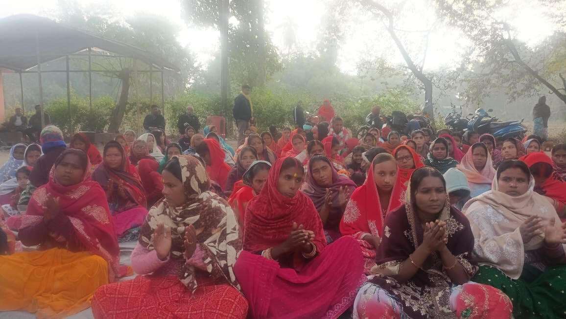 पूर्णिमा को शिव चर्चा सुन कर भाव विभोर हुए भक्त