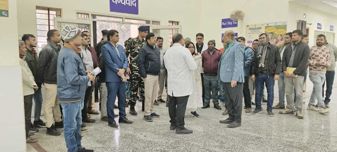 संवेदनशीलता के साथ मरीजों का इलाज करें कर्मी, न हो लापरवाही : डीसी