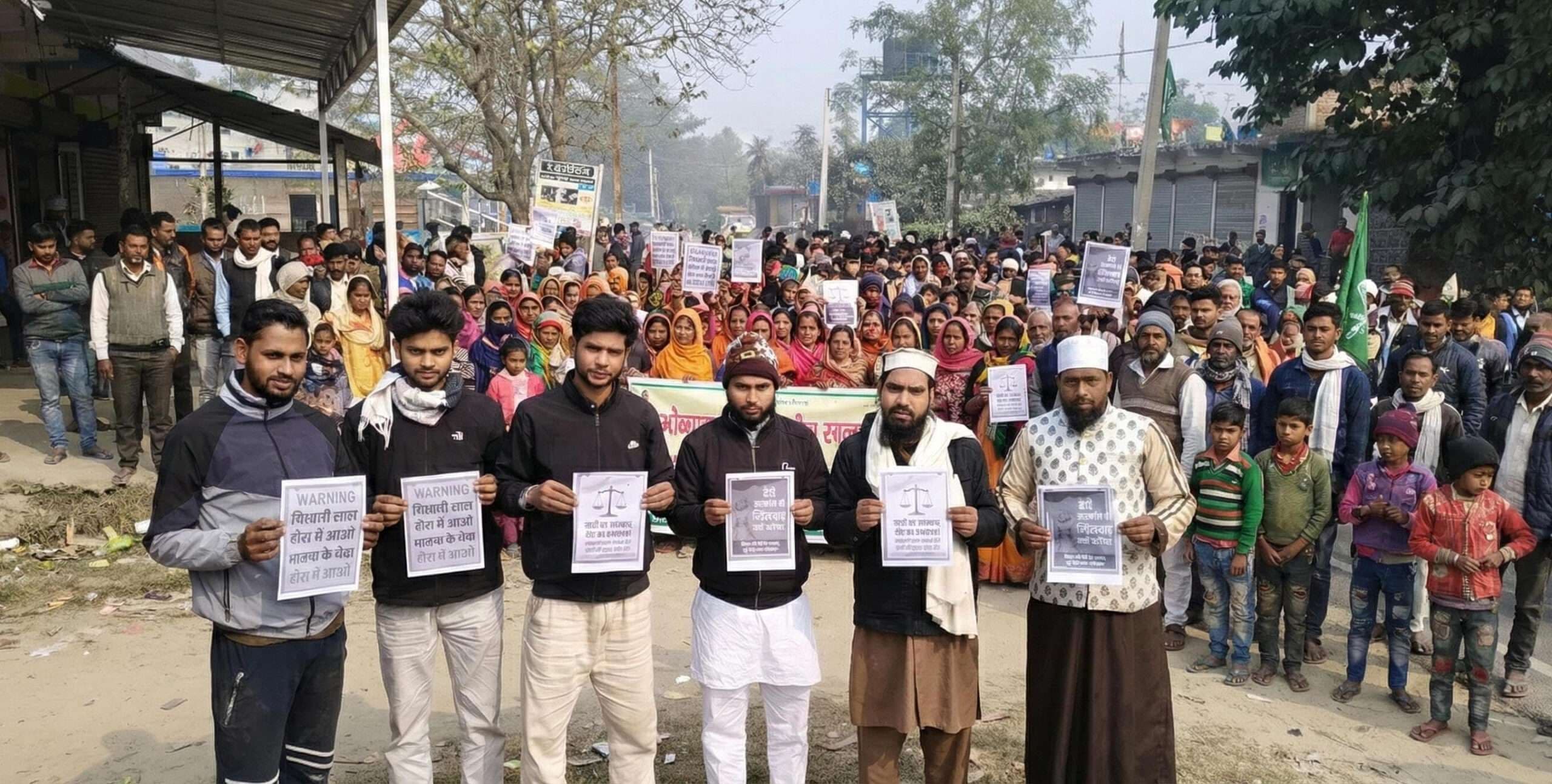 गिरधारी लाल साहू के बयान खिलाफ लोगों ने किया धरना-प्रदर्शन