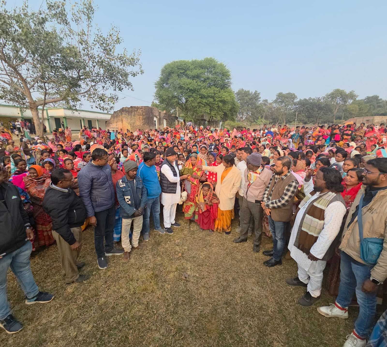 मंत्री ने आठ हजार जरूरतमंदों के बीच किया कंबल का वितरण