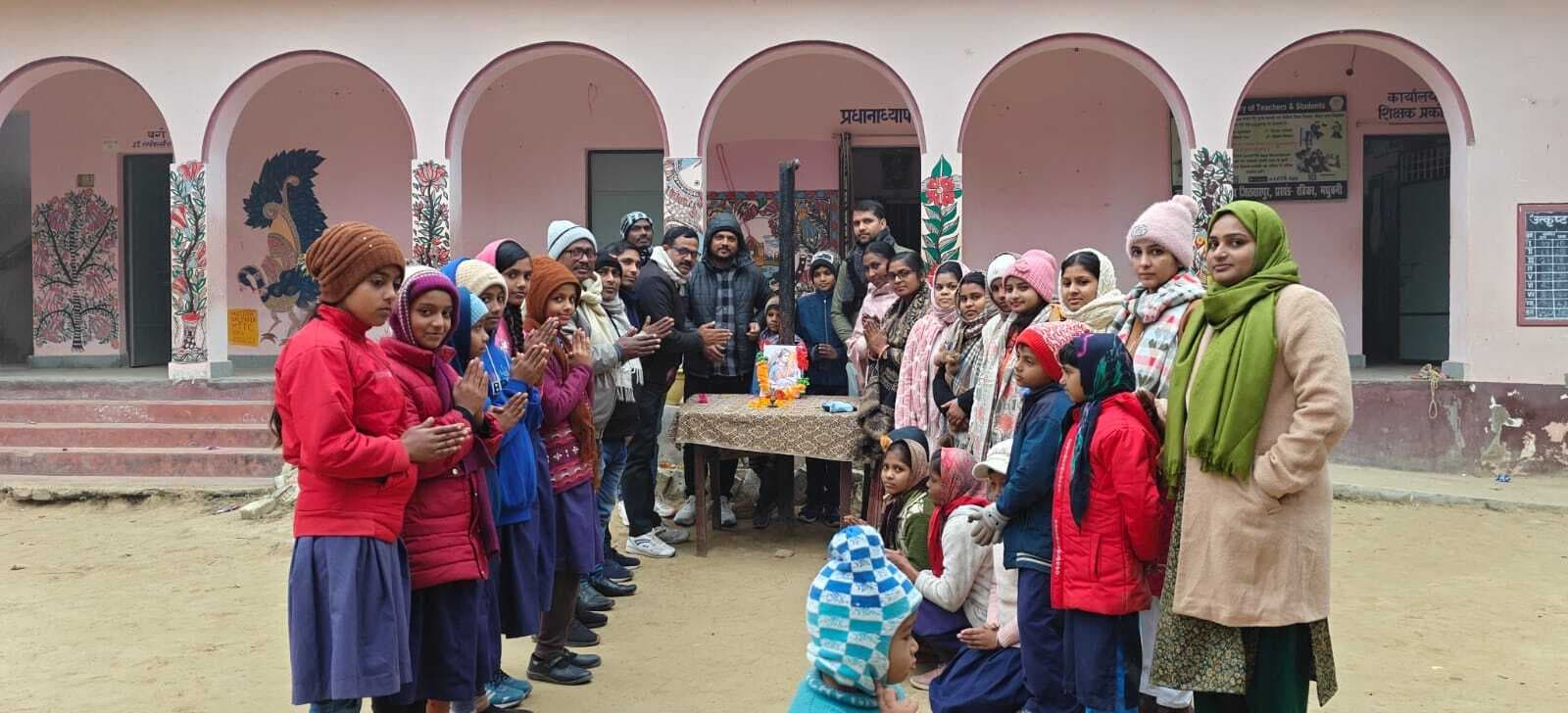 Madhubani News : विद्यालय में सावित्री बाई फुले की जयंती मनीं