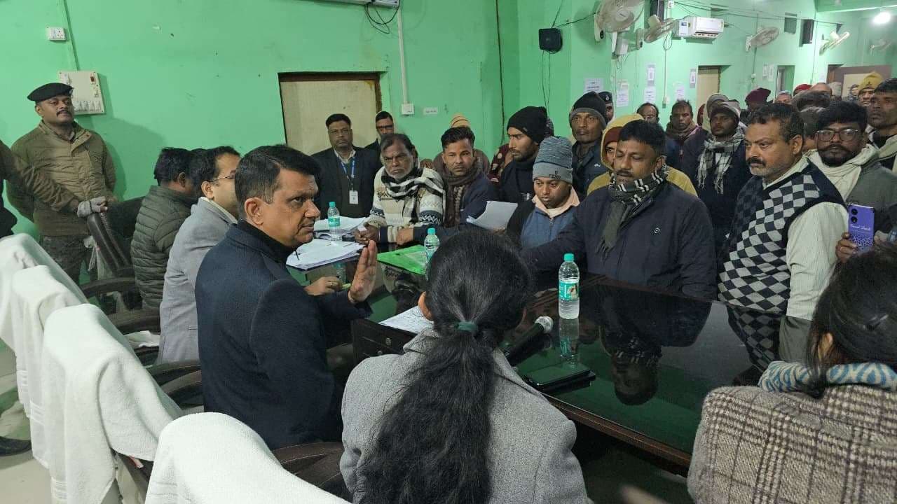 जमीन की जमाबंदी में छेड़छाड़ करने वाले पूर्व व वर्तमान राजस्व कर्मी के विरुद्ध प्राथमिकी