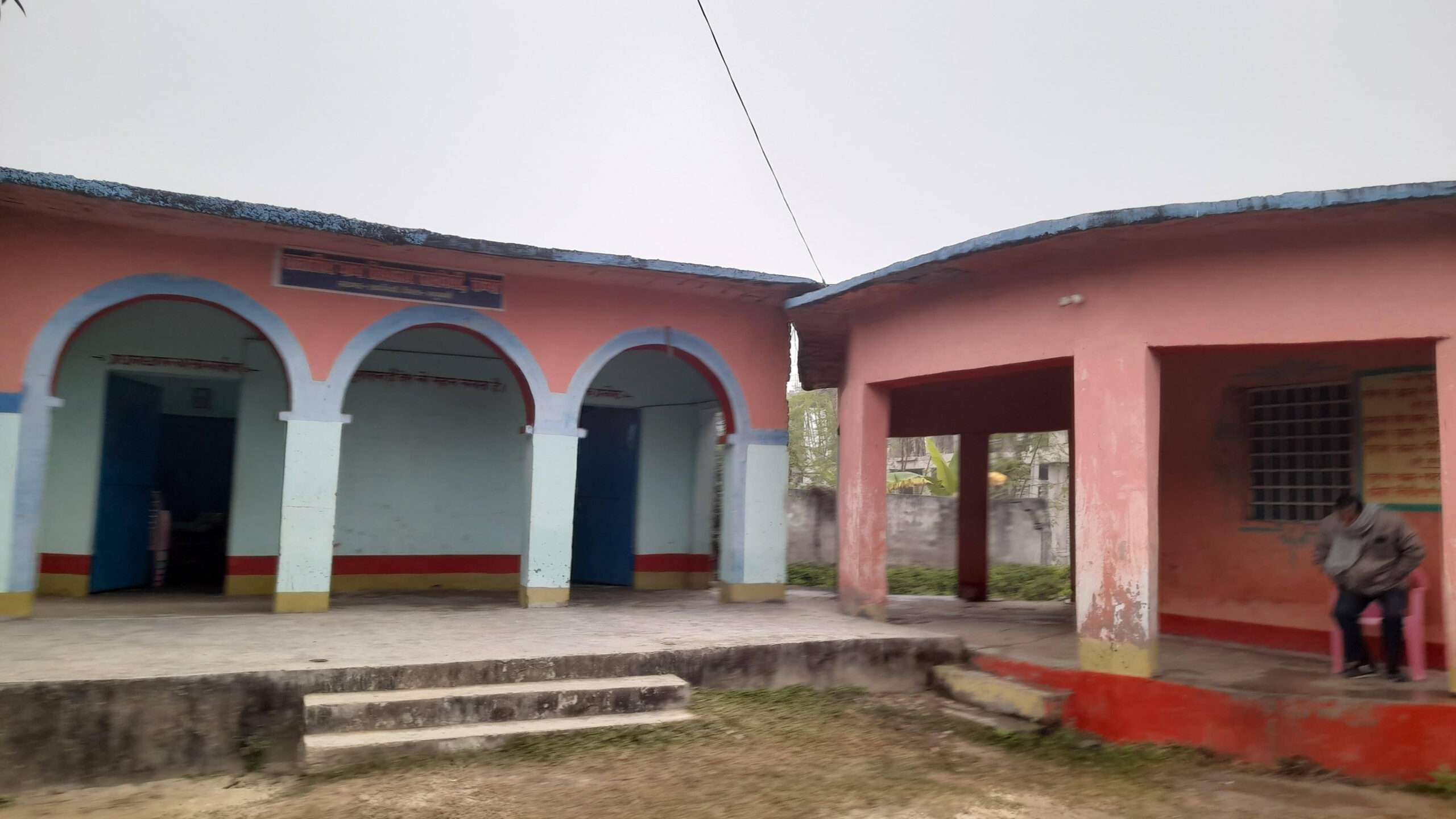 Madhubani News : ठंढ व कुहासे के कारण विद्यालय में छात्रों की उपस्थिति कम