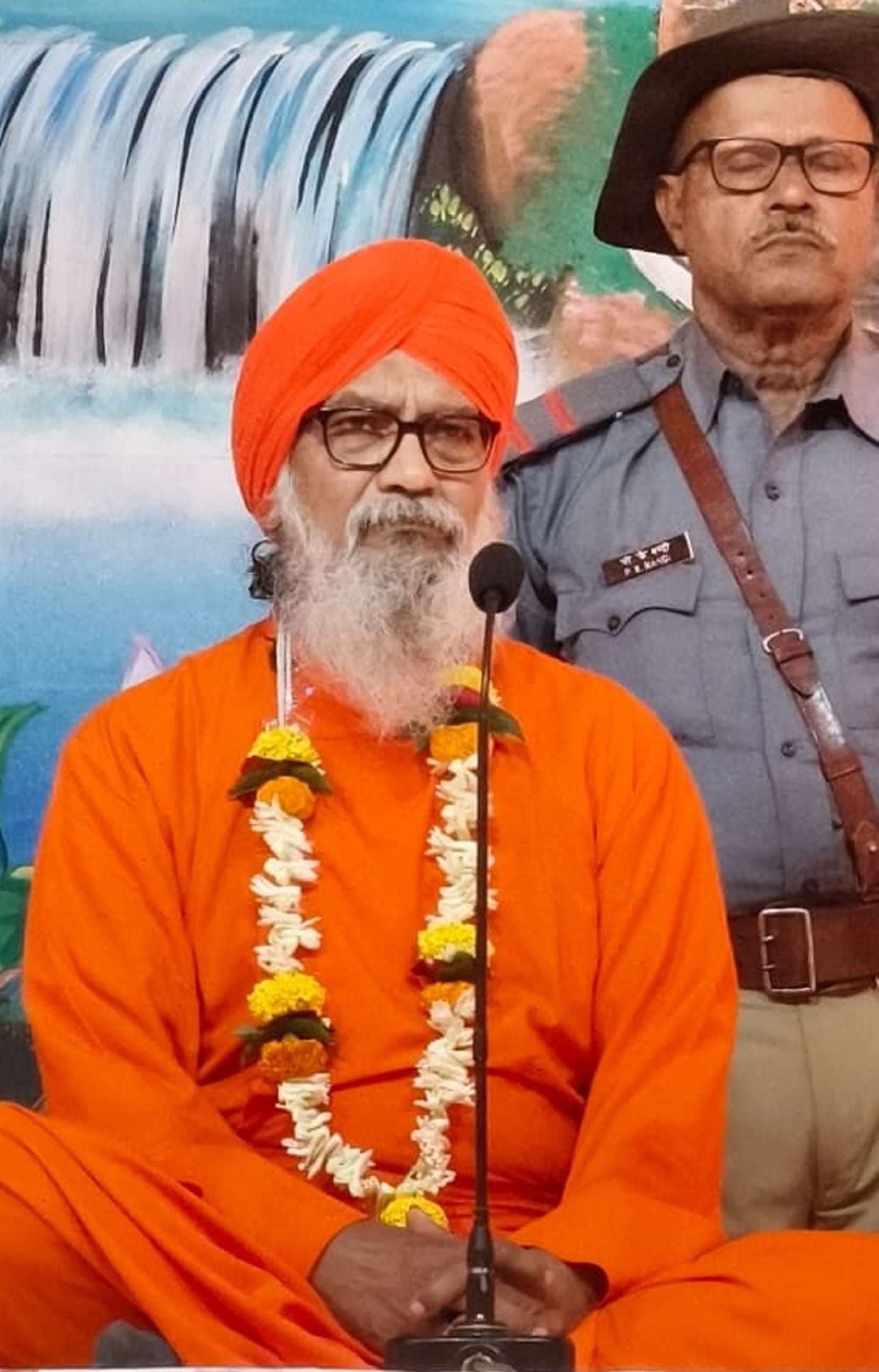 Bokaro News : जीवन यात्रा को सुगम बनाता है ईश्वर प्रेम : आचार्य विकासानंद