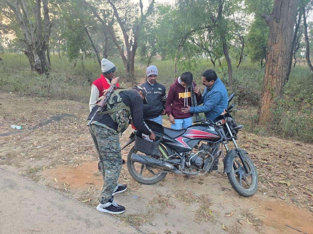 Giridih News: बंदरकुप्पी में पुलिस ने चलाया एंटी क्राइम वाहन जांच अभियान