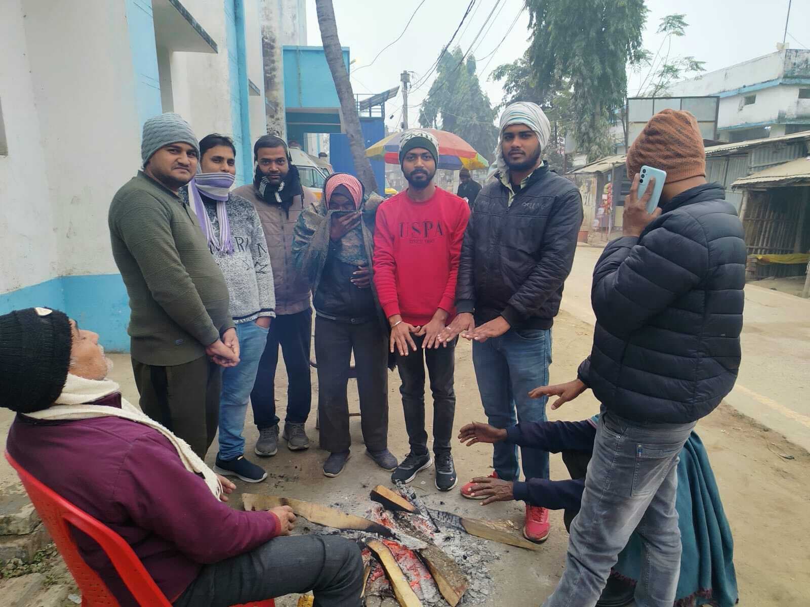 सूर्यदेव का नहीं हो रहा दर्शन-  घना कुहासा, सर्द हवा व कनकनी से जनजीवन प्रभावित