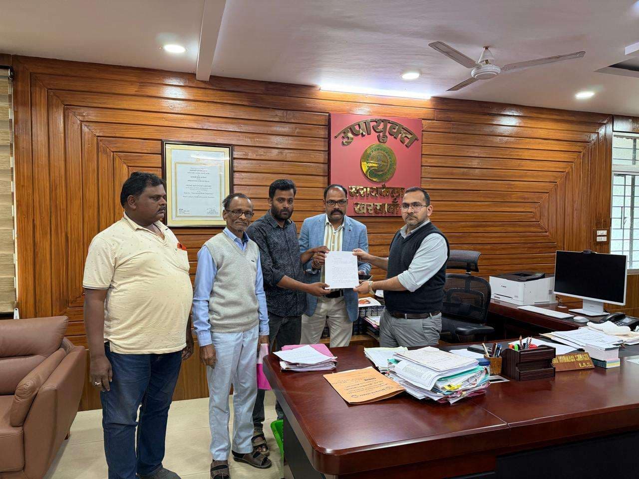 Seraikela Kharsawan News : वार्ड 10 में मात्र एक प्रतिशत अजजा मतदाता, आरक्षण पर लोगों में रोष