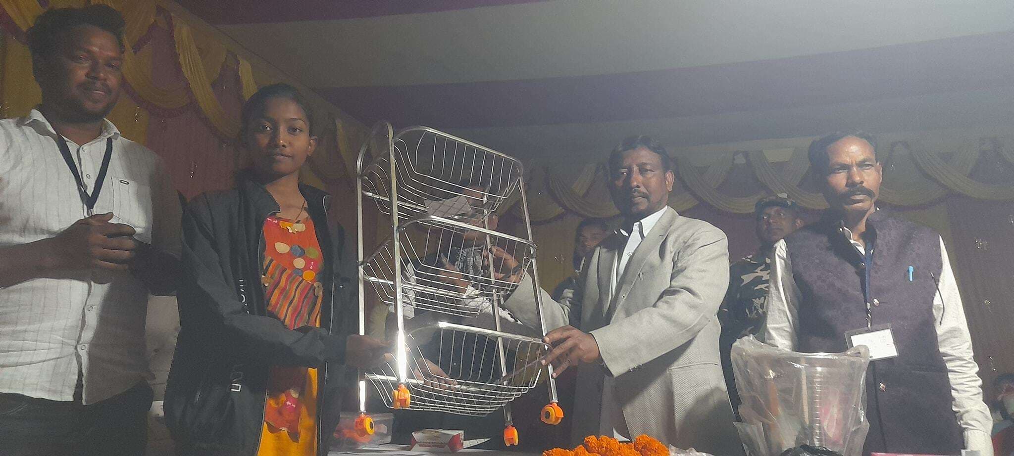 Seraikela Kharsawan News : बालिका के बैलून फोड़ में दीपिका अव्वल