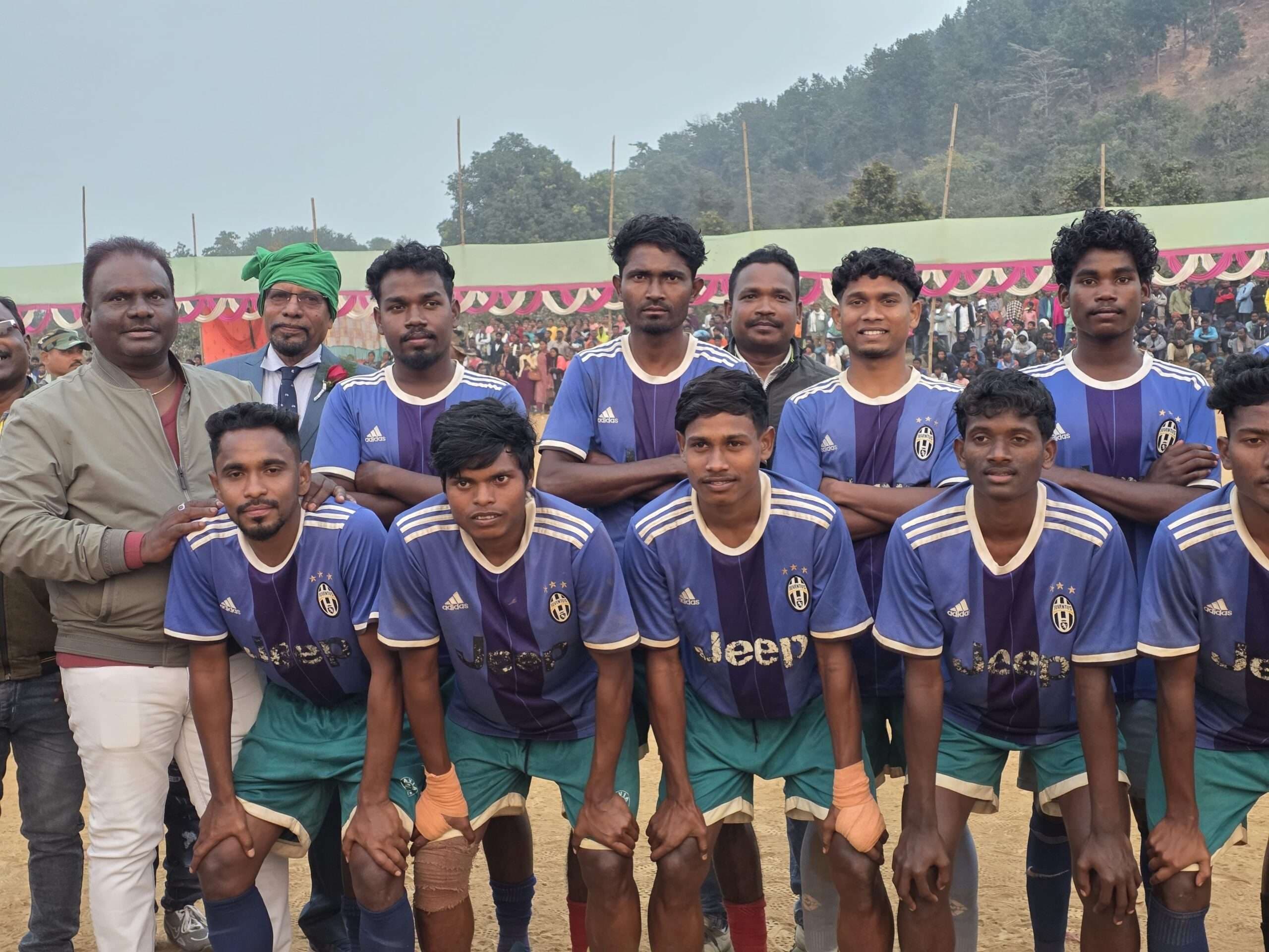 Chaibasa News : महिला में एनएसएस जमशेदपुर व पुरुष में मिंटू ब्रदर्स बना विजेता