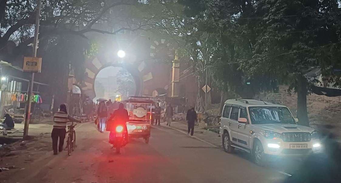 धुंध व शीतलहर से जनजीवन प्रभावित, न्यूनतम पारा सात डिग्री सेल्सियस