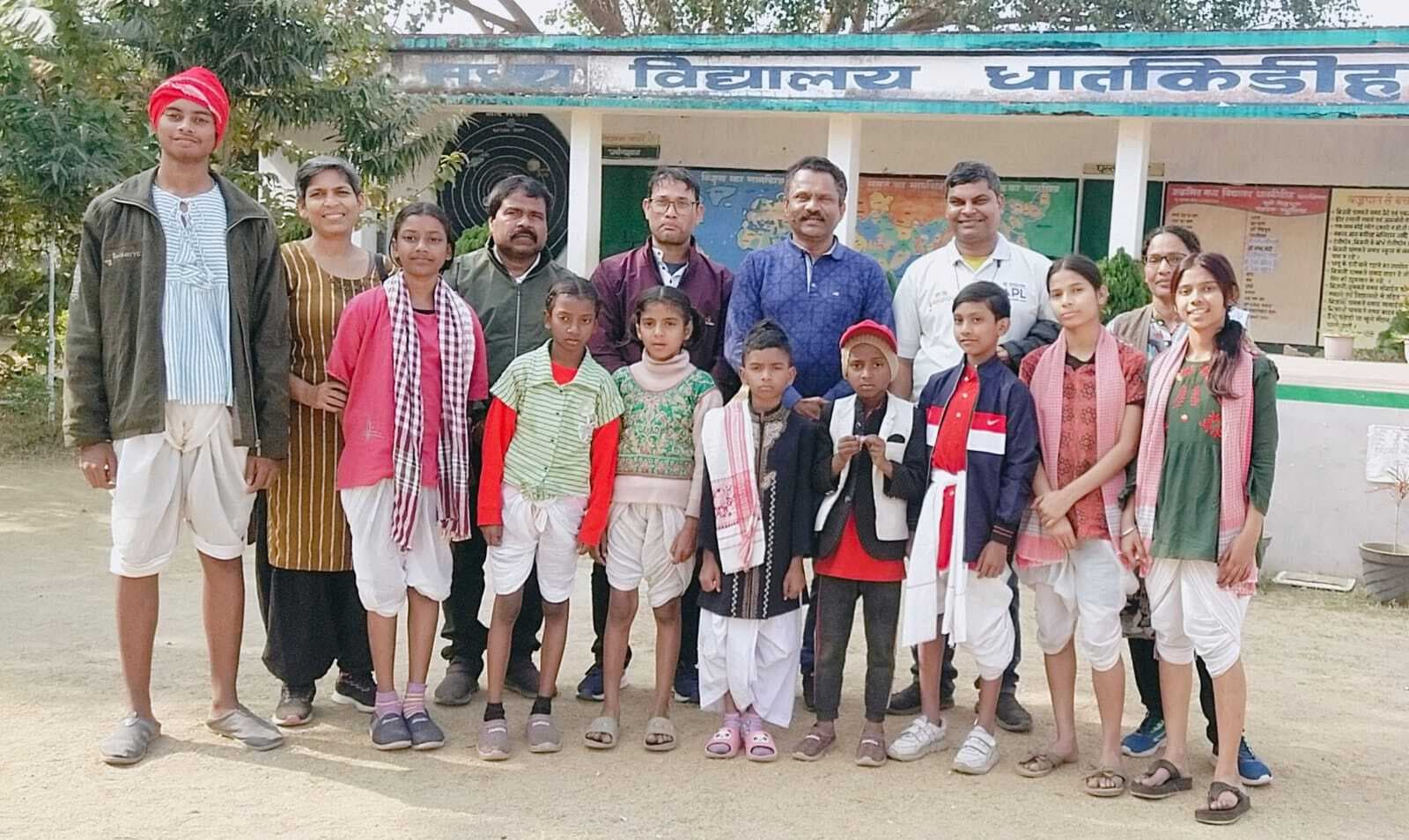 East Singhbhum News : प्रतिभा उम्र की मोहताज नहीं : प्रधानाध्यापक