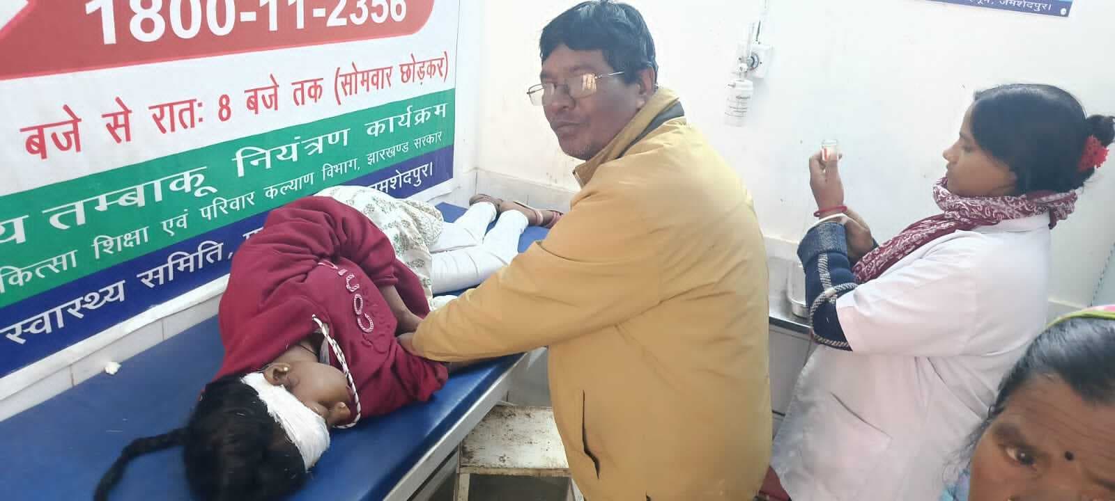 East Singhbhum News : गलती से गीतांजलि एक्सप्रेस में चढ़ी छात्रा चाकुलिया में नहीं रुकने पर कूदी, गंभीर